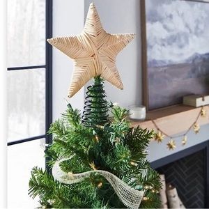 NIB Threshold Tree Topper Studio McGee 8x2x7.25" Woven Rattan Star Spring Base